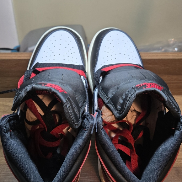 Jordan 1 Retro Hi OG Kids Sneakers - Black, White, Red - Picture 4 of 6